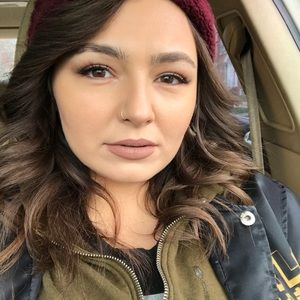 Meet your Posher, Claudia